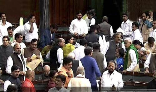 प्रणब मुखर्जी ने पेश किया लोक लुभावन बजट