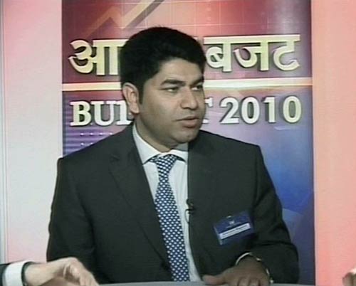 प्रणब के बजट पर हंगामा है क्‍यूं बरपा...