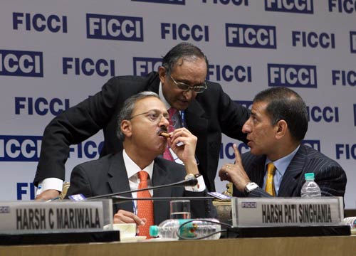 प्रणब के बजट पर हंगामा है क्‍यूं बरपा...