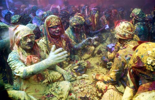 होली की मस्‍ती में सराबोर हुए देशवासी