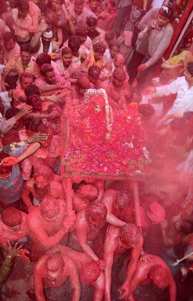 होली की मस्‍ती में सराबोर हुए देशवासी