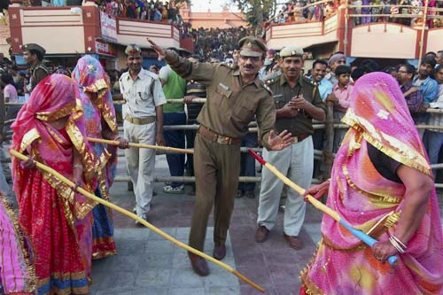 होली की मस्‍ती में सराबोर हुए देशवासी