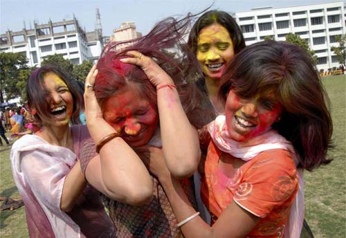 होली की मस्‍ती में सराबोर हुए देशवासी
