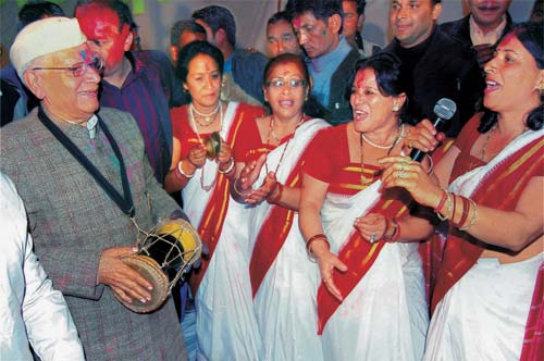 होली की मस्‍ती में सराबोर हुए देशवासी