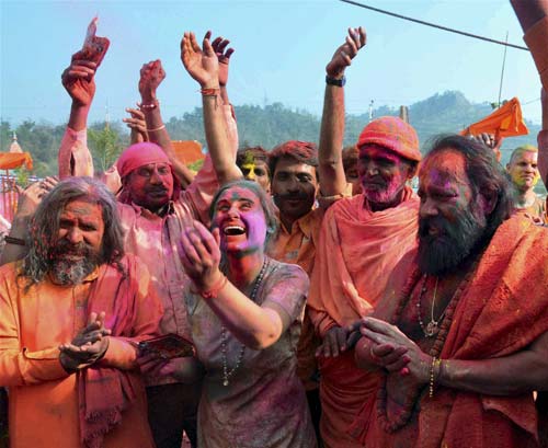होली की मस्‍ती में सराबोर हुए देशवासी