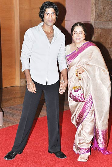 अनिल अंबानी की पार्टी में जुटे बॉलीवुड सितारे