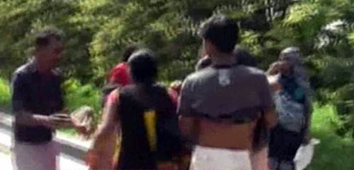 प्रतापगढ़ के मंदिर में भगदड़, कई लोगों की मौत