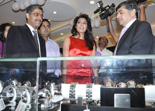 घड़ी के लॉन्‍च पर अभिनेत्री चित्रांगदा सिंह...