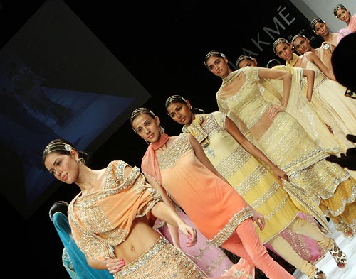 रॉकी एस के फैशन शो में बिपाशा का जलवा