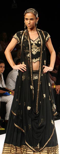 रॉकी एस के फैशन शो में बिपाशा का जलवा