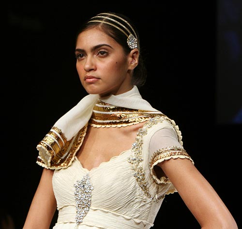 रॉकी एस के फैशन शो में बिपाशा का जलवा