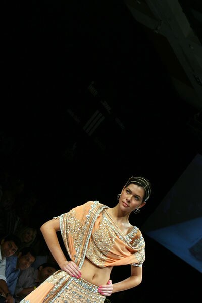 रॉकी एस के फैशन शो में बिपाशा का जलवा