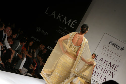 रॉकी एस के फैशन शो में बिपाशा का जलवा