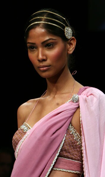 रॉकी एस के फैशन शो में बिपाशा का जलवा