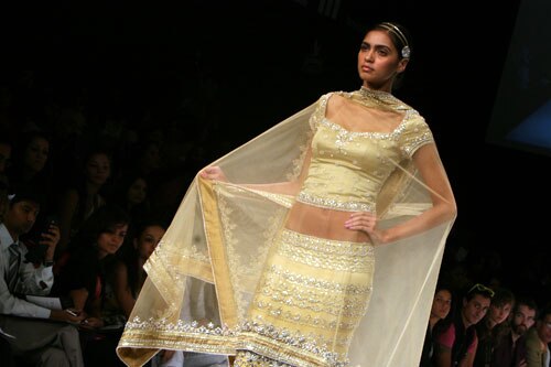 रॉकी एस के फैशन शो में बिपाशा का जलवा