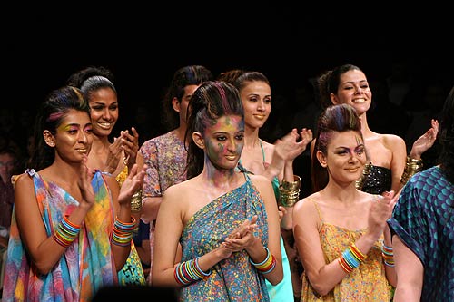 रॉकी एस के फैशन शो में बिपाशा का जलवा