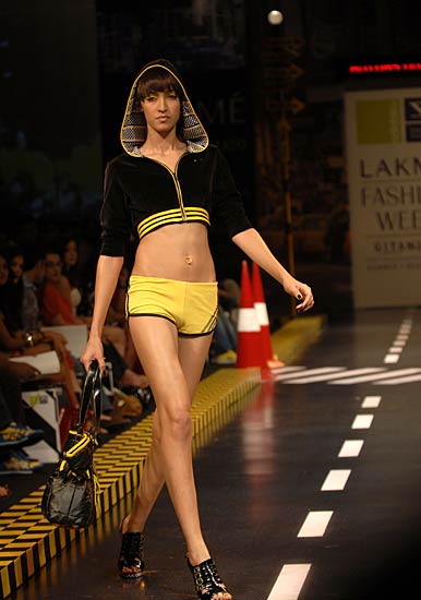 लैक्‍मे फैशन वीक में दीपिका का जलवा...