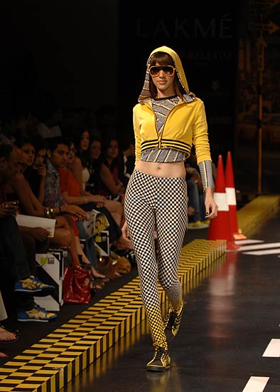 लैक्‍मे फैशन वीक में दीपिका का जलवा...