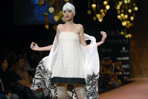 लैक्‍मे इंडिया फैशन वीक में विक्रम फड़निस का शो