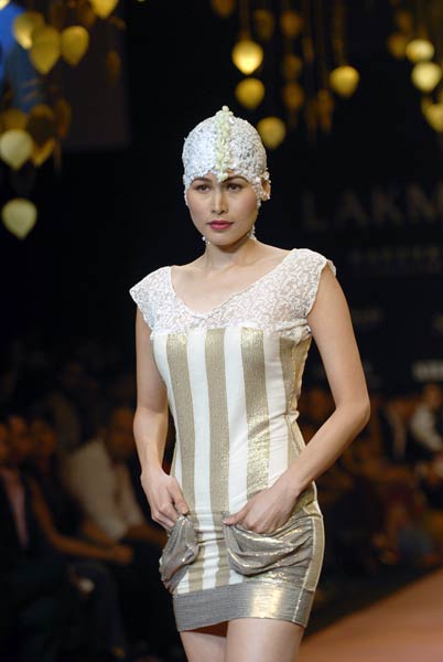 लैक्‍मे इंडिया फैशन वीक में विक्रम फड़निस का शो