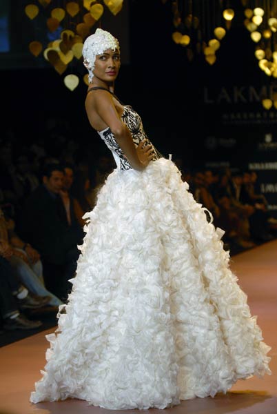 लैक्‍मे इंडिया फैशन वीक में विक्रम फड़निस का शो