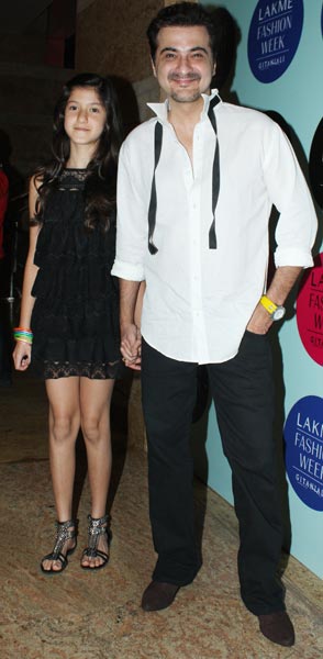 लैक्‍मे फैशन वीक में सितारों का जलवा...