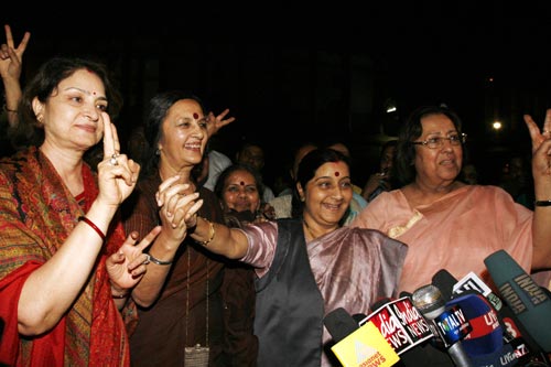 राज्‍यसभा से महिला आरक्षण विधेयक पास