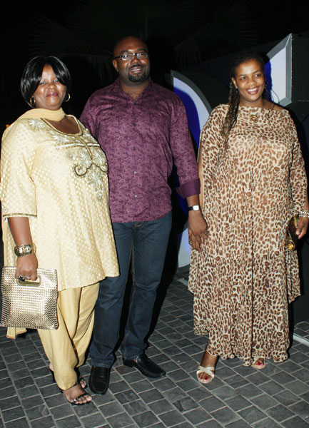 किंग खान की पार्टी में लगा सितारों का मेला...