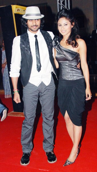 किंग खान की पार्टी में लगा सितारों का मेला...