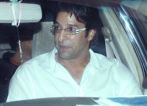 किंग खान की पार्टी में लगा सितारों का मेला...