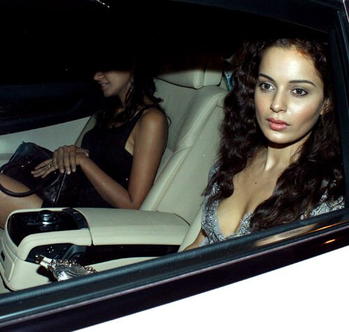 किंग खान की पार्टी में लगा सितारों का मेला...