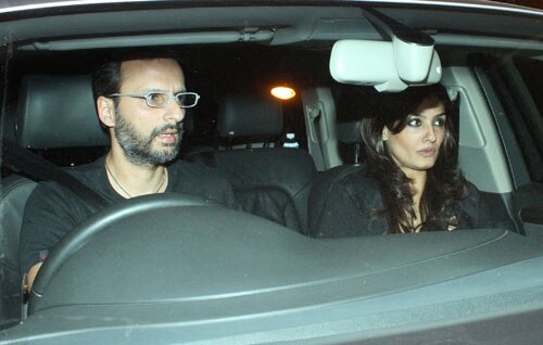 किंग खान की पार्टी में लगा सितारों का मेला...