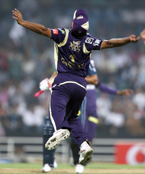 केकेआर ने चैंपियन चार्जर्स को किया डिस्चार्ज