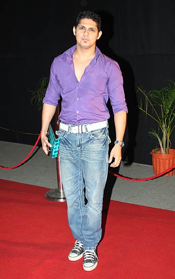 'एलिस इन वंडरलैंड' का प्रीमियर...