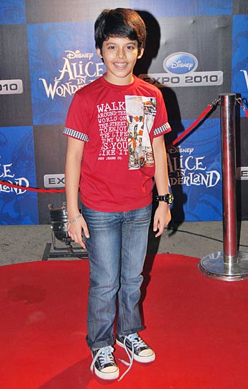 'एलिस इन वंडरलैंड' का प्रीमियर...