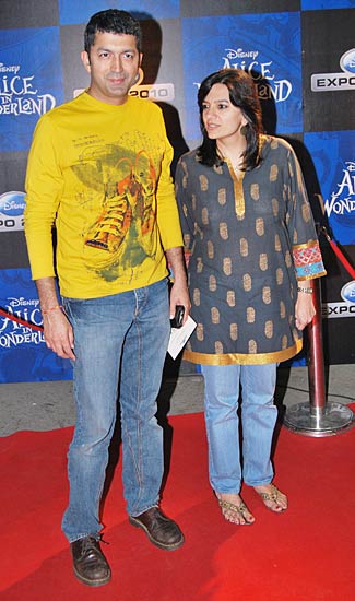 'एलिस इन वंडरलैंड' का प्रीमियर...