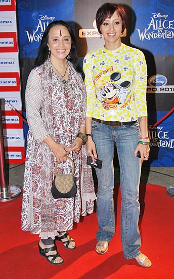 'एलिस इन वंडरलैंड' का प्रीमियर...