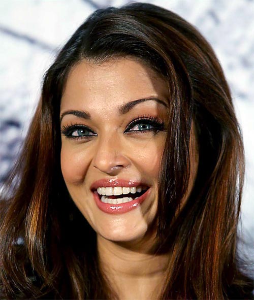 अभिनेत्री ऐश्‍वर्या राय की मोहक अदा....