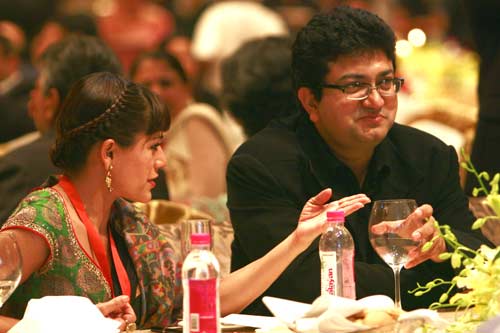 इंडिया टुडे कॉनक्‍लेव के रात्रिभोज में जुटी हस्तियां...