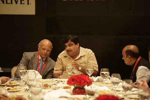 इंडिया टुडे कॉनक्‍लेव के रात्रिभोज में जुटी हस्तियां...