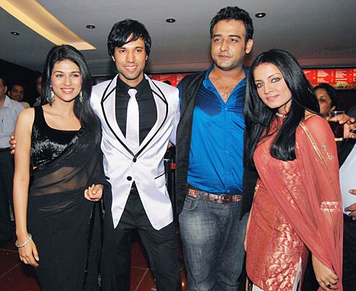 फिल्‍म लाहौर के प्रीमियर पर जुटे सितारे...