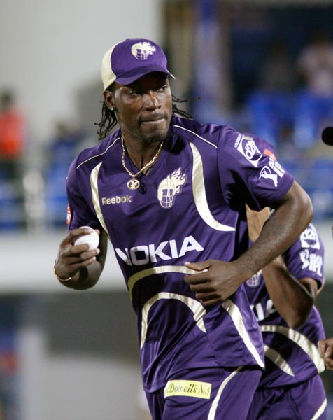 केकेआर को हार से क्रिस गेल भी नहीं बचा सका