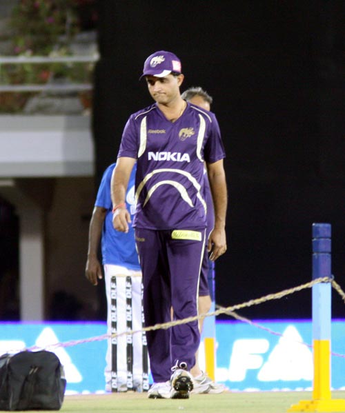 केकेआर को हार से क्रिस गेल भी नहीं बचा सका