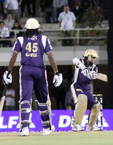 केकेआर को हार से क्रिस गेल भी नहीं बचा सका