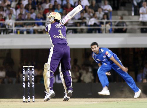 केकेआर को हार से क्रिस गेल भी नहीं बचा सका