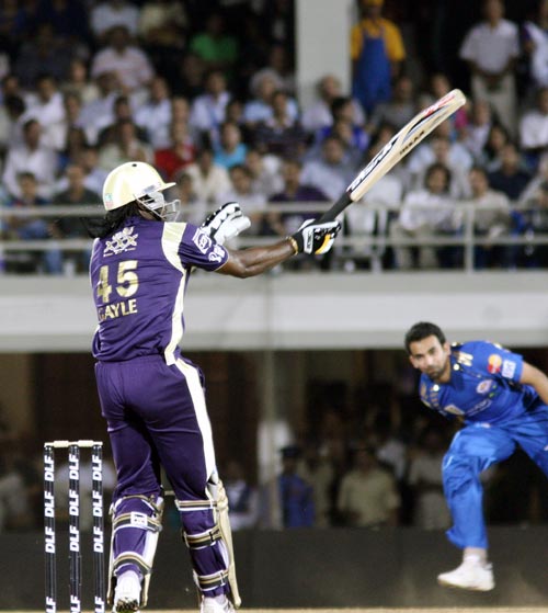 केकेआर को हार से क्रिस गेल भी नहीं बचा सका