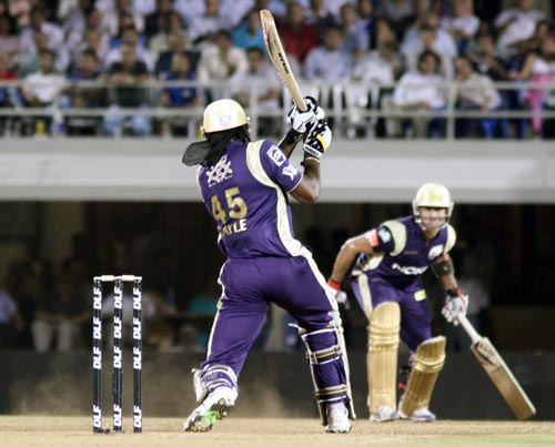 केकेआर को हार से क्रिस गेल भी नहीं बचा सका