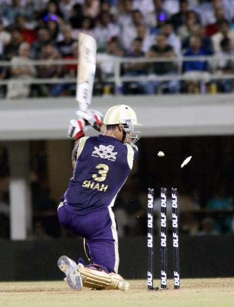 केकेआर को हार से क्रिस गेल भी नहीं बचा सका