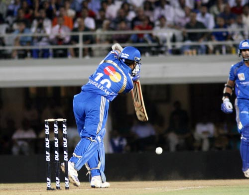 केकेआर को हार से क्रिस गेल भी नहीं बचा सका