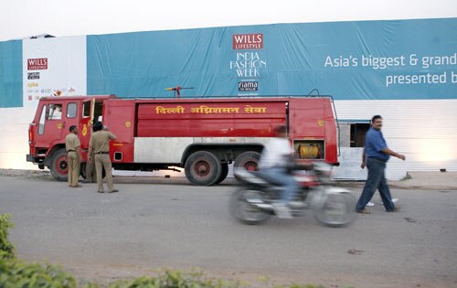 अनिश्चितताओं के बीच गुजरा लक्‍मे फैशन वीक का पहला दिन
